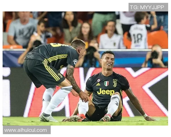 德甲焦点战里昂与AC米兰激战成和争议判罚引发全场热议 德甲焦点战里昂与AC米兰激战成和争议判罚引发全场热议